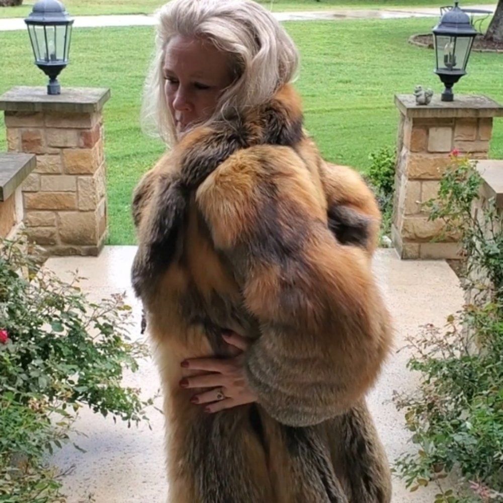 Amazing Parisian Red Fox Fur Coat - Picture 9 of 16